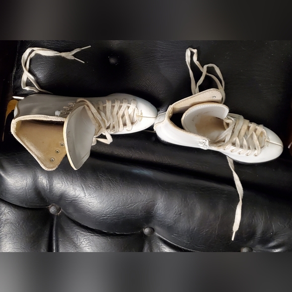 CCM White Leather Figure Skates Youth Size 8 - Picture 4 of 5